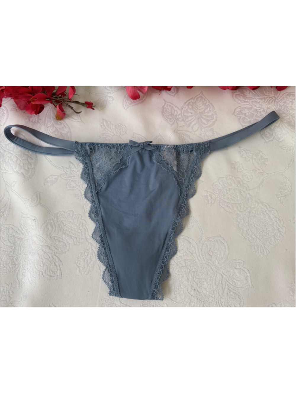 VICTORIA'S SECRET M BLUE SILKY DREAM ANGELS V STRING THONG PANTIES LACE BOW NWT